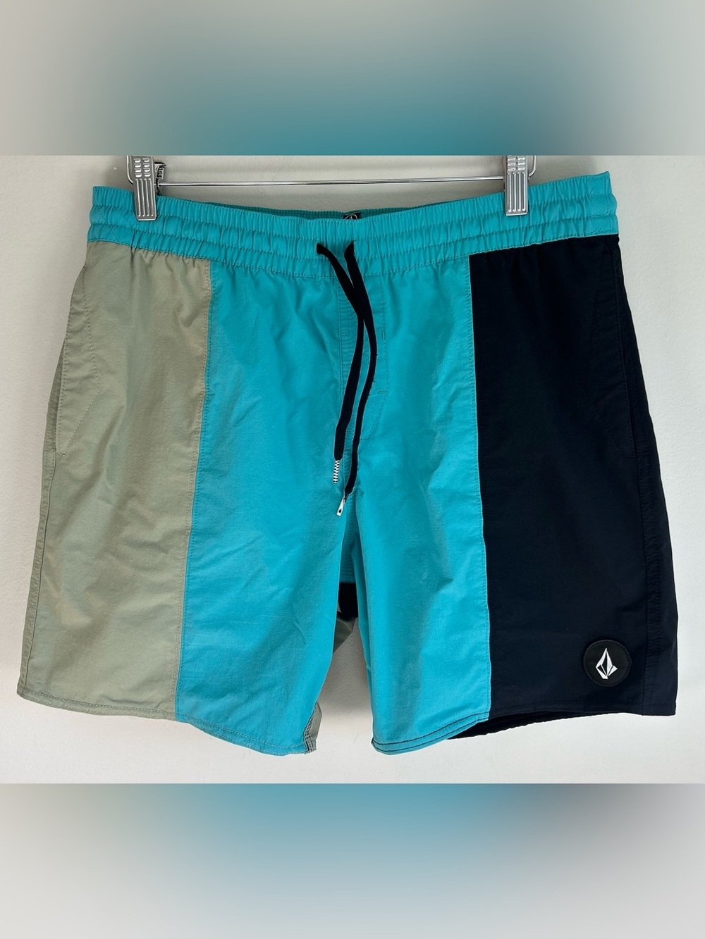 Volcom Men’s Hybrid Liberators Shorts Size M Surf Skate Athletic Colorblock NWOT